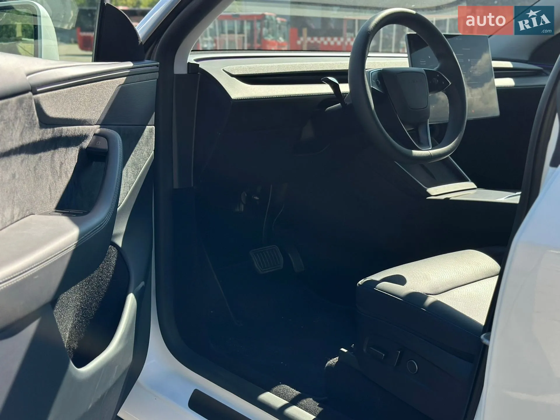 2025 Tesla Model Y - мініатюра 11