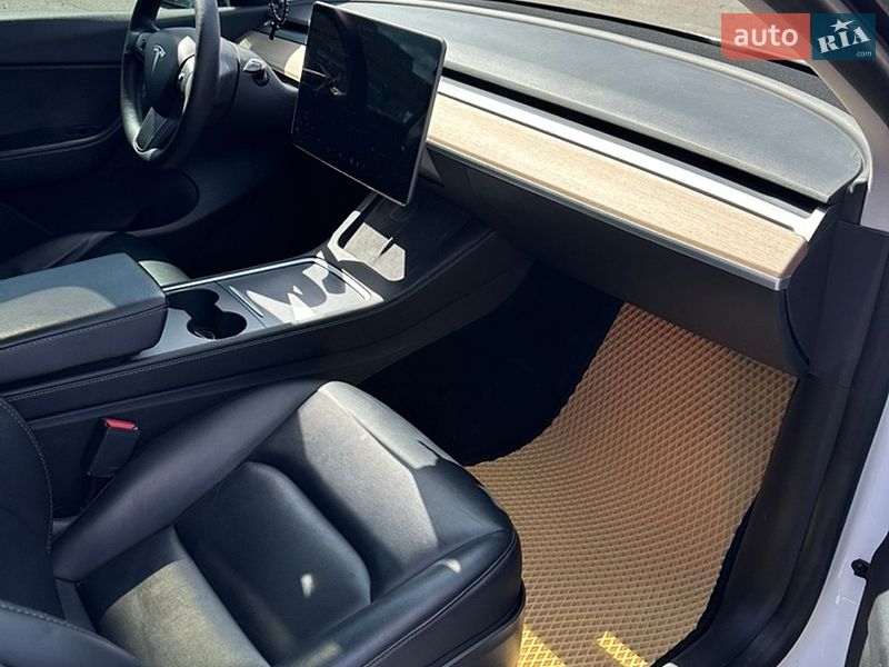 Позашляховик / Кросовер Tesla Model Y 2021 в Харкові