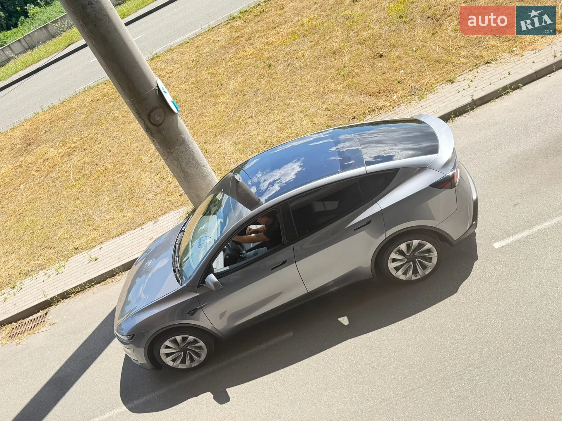 2025 Tesla Model Y - мініатюра 9