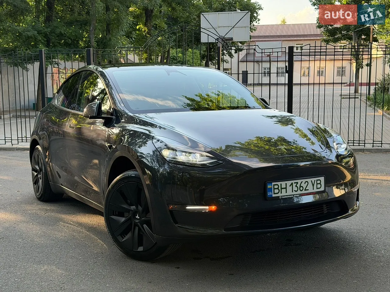 2025 Tesla Model Y - мініатюра 27