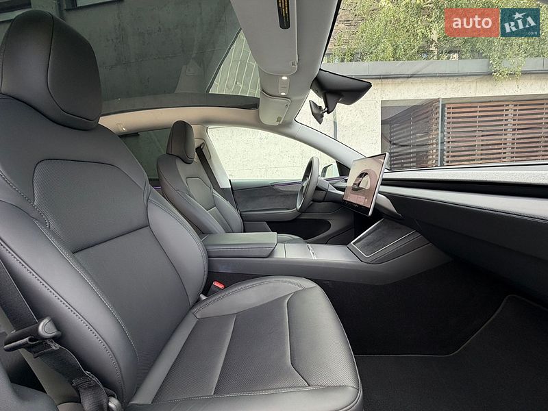 Внедорожник / Кроссовер Tesla Model Y 2025 в Львове