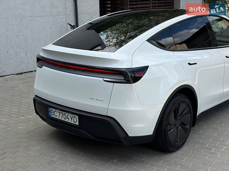Внедорожник / Кроссовер Tesla Model Y 2025 в Львове