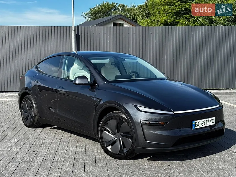 Tesla Model Y 2025