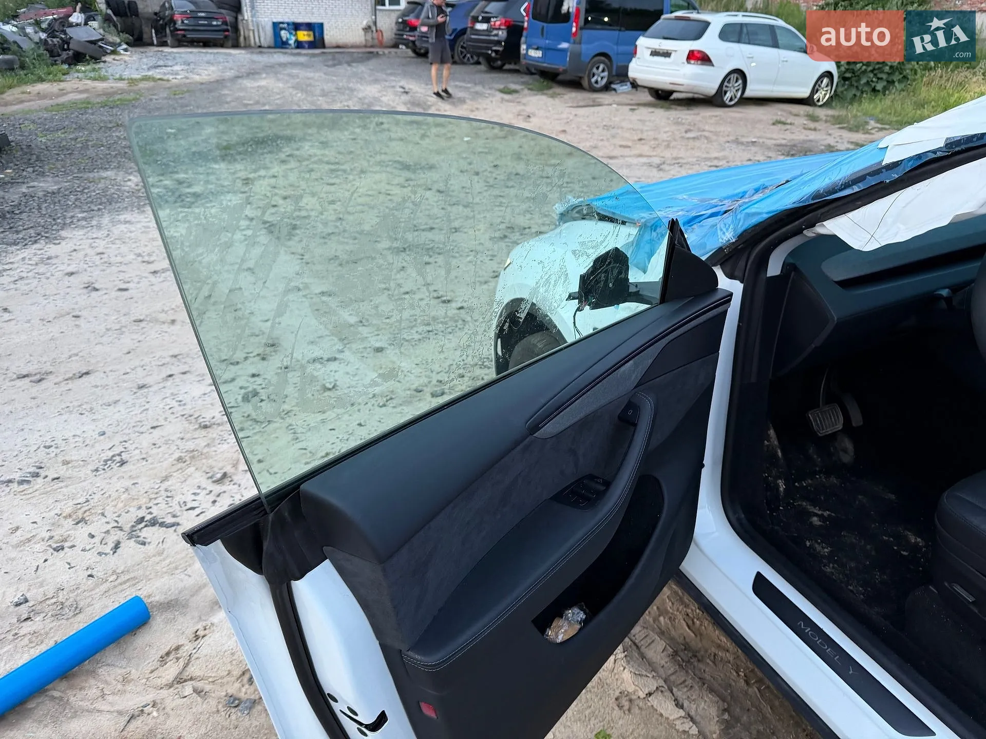 2025 Tesla Model Y - мініатюра 24
