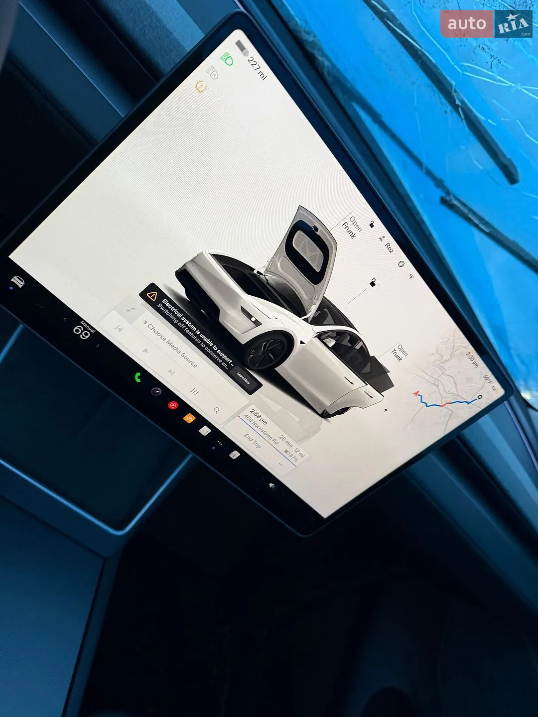 2025 Tesla Model Y - мініатюра 26