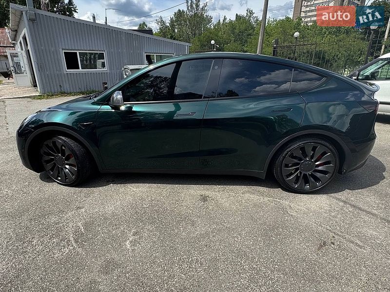 Внедорожник / Кроссовер Tesla Model Y 2022 в Киеве