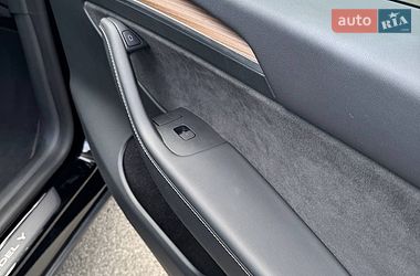 Внедорожник / Кроссовер Tesla Model Y 2022 в Киеве