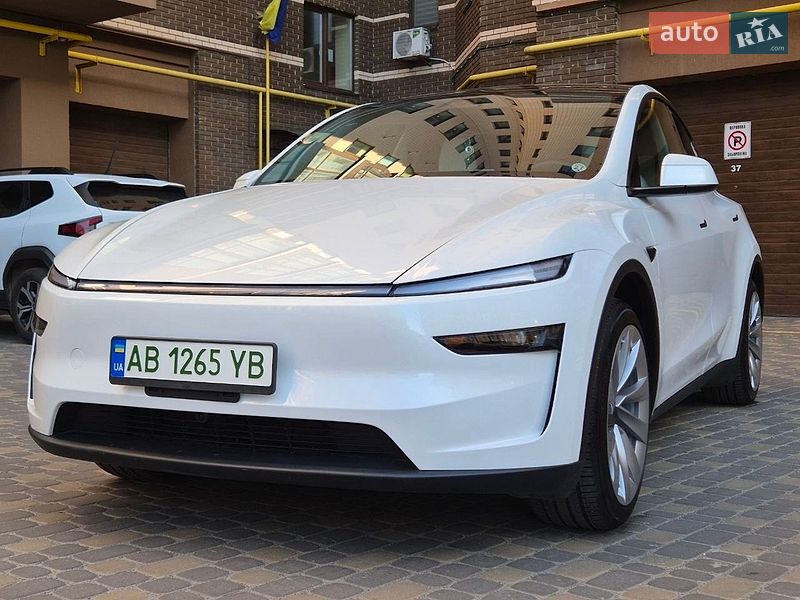 Tesla Model Y 2025