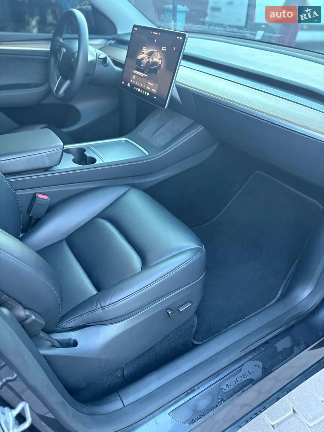 2024 Tesla Model Y - мініатюра 20