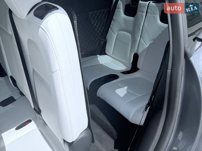 Внедорожник / Кроссовер Tesla Model Y 2023 в Харькове