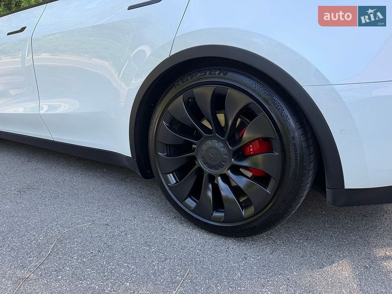 Внедорожник / Кроссовер Tesla Model Y 2020 в Киеве