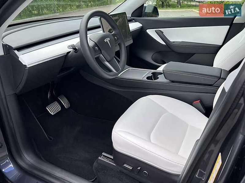 Позашляховик / Кросовер Tesla Model Y 2021 в Львові