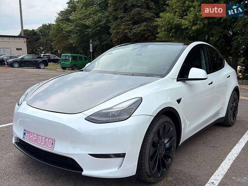 Tesla Model Y 2024