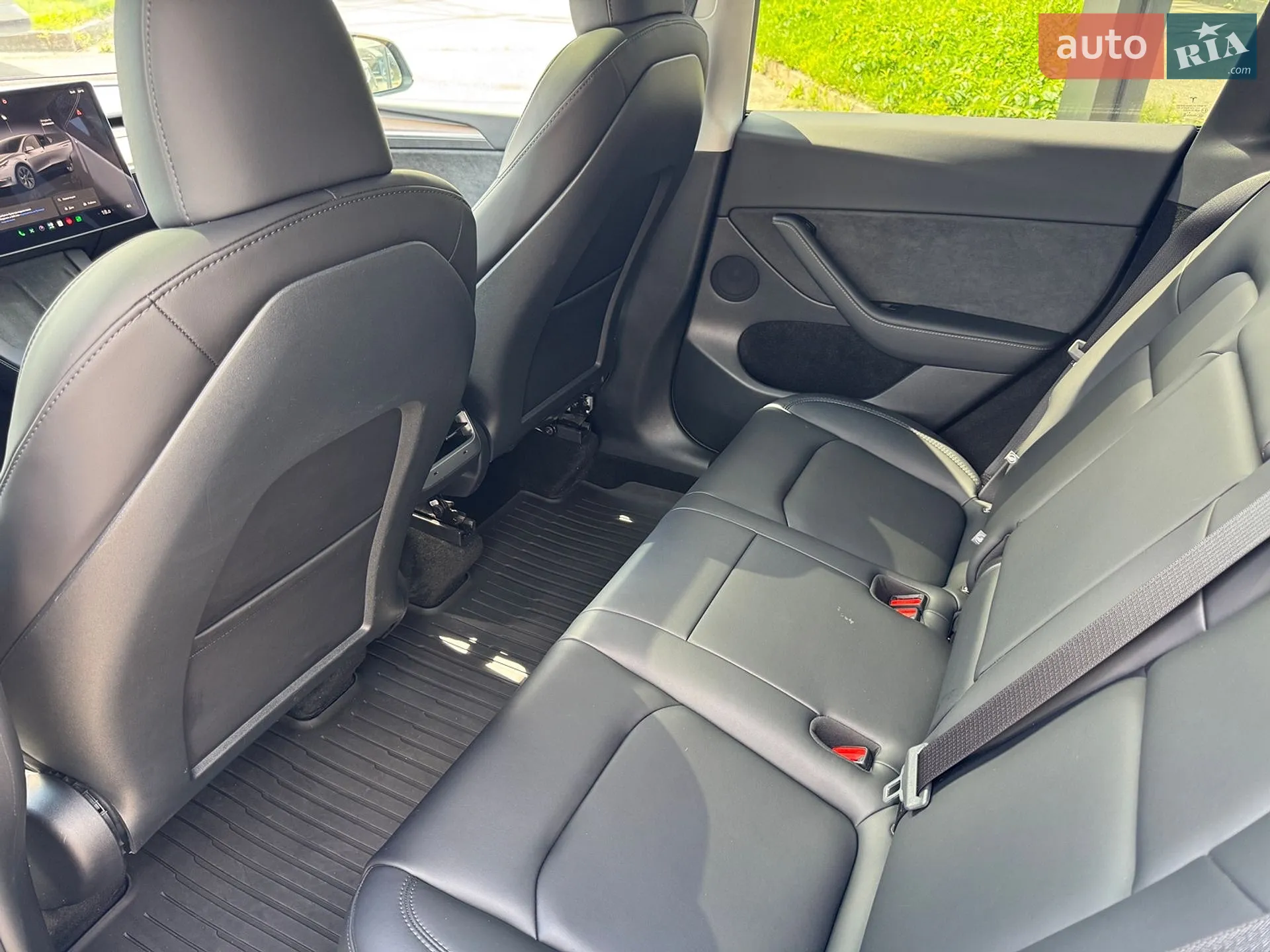 2025 Tesla Model Y - мініатюра 10