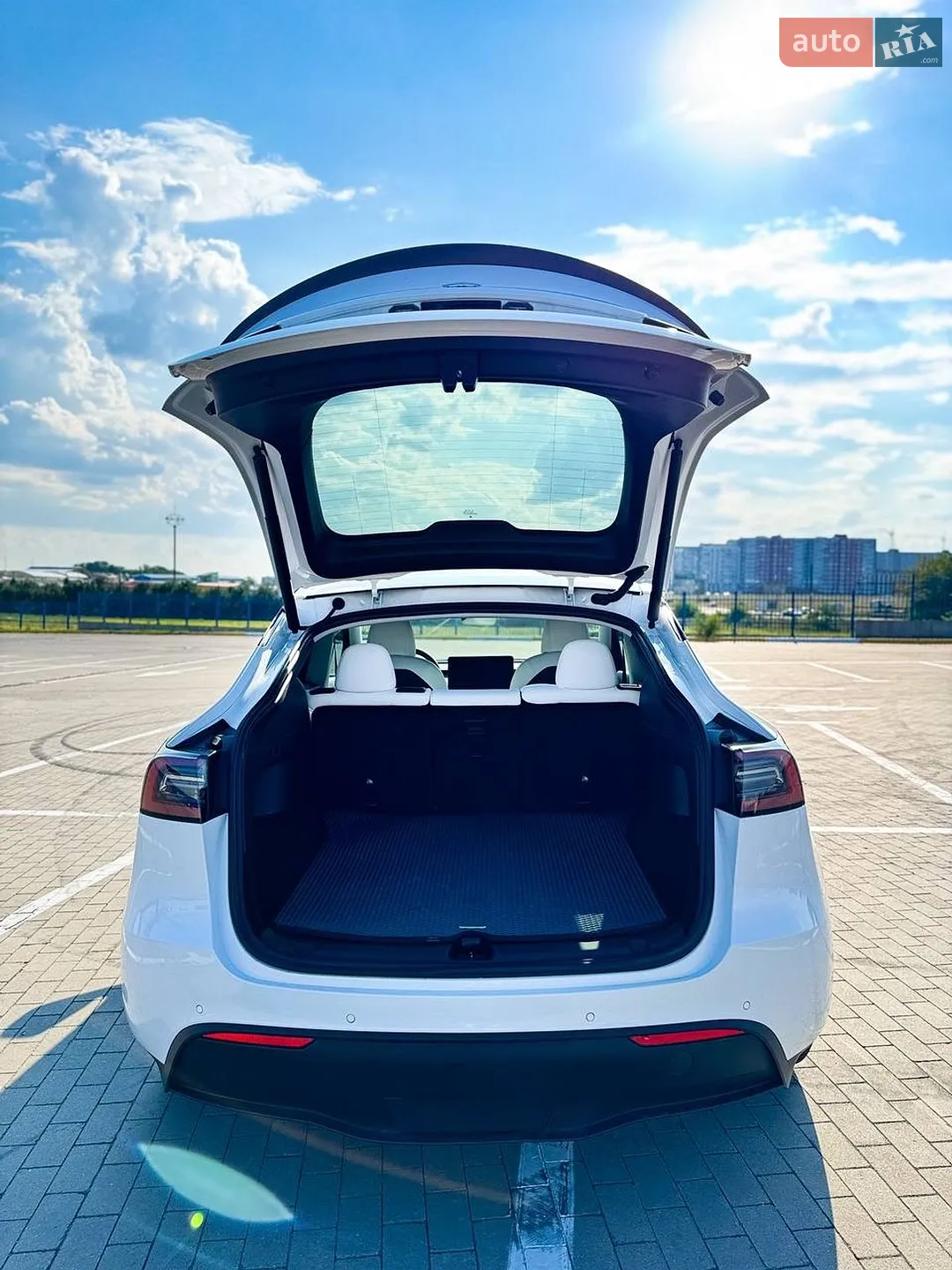 2022 Tesla Model Y - мініатюра 17
