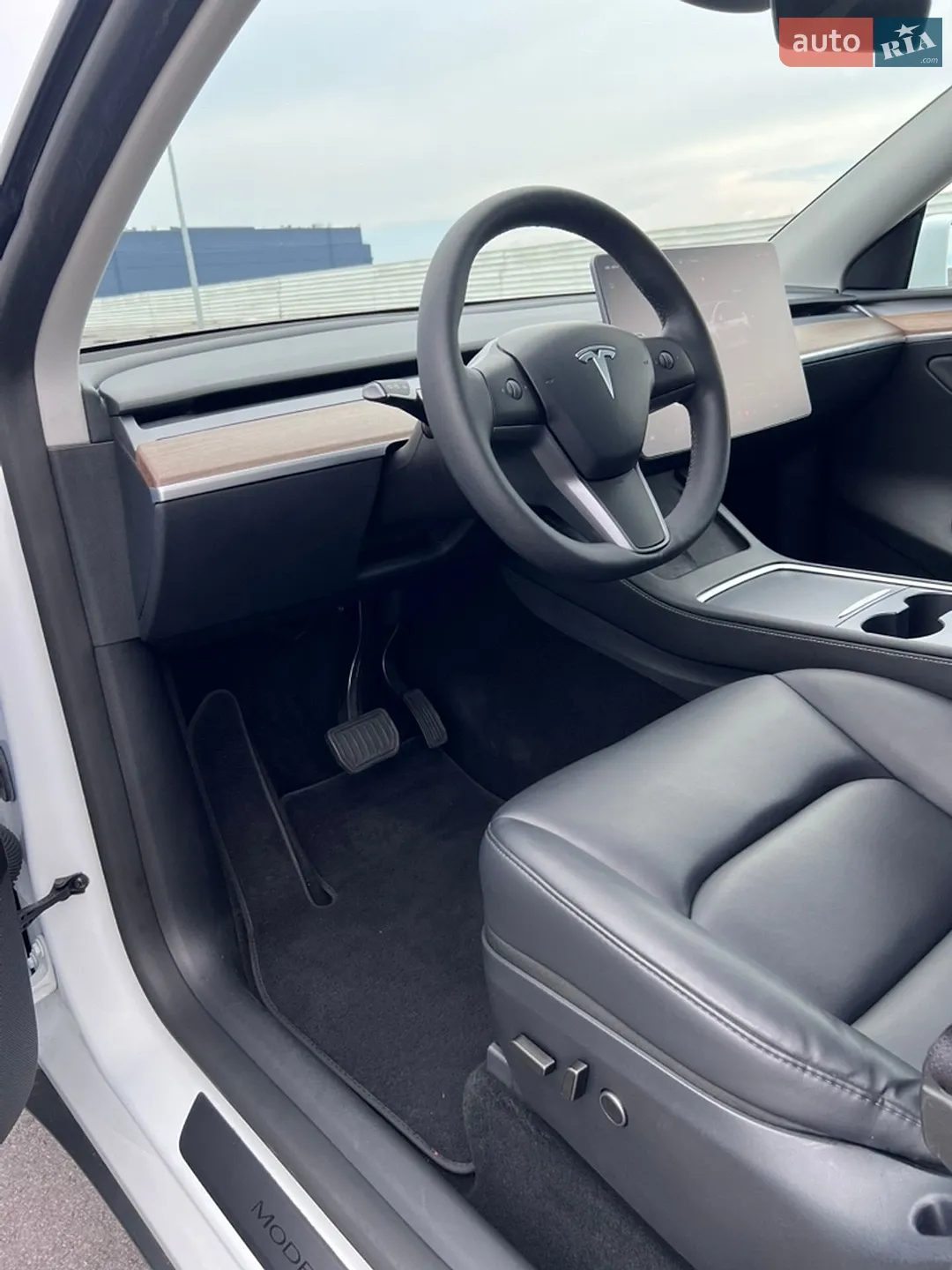 2024 Tesla Model Y - мініатюра 17
