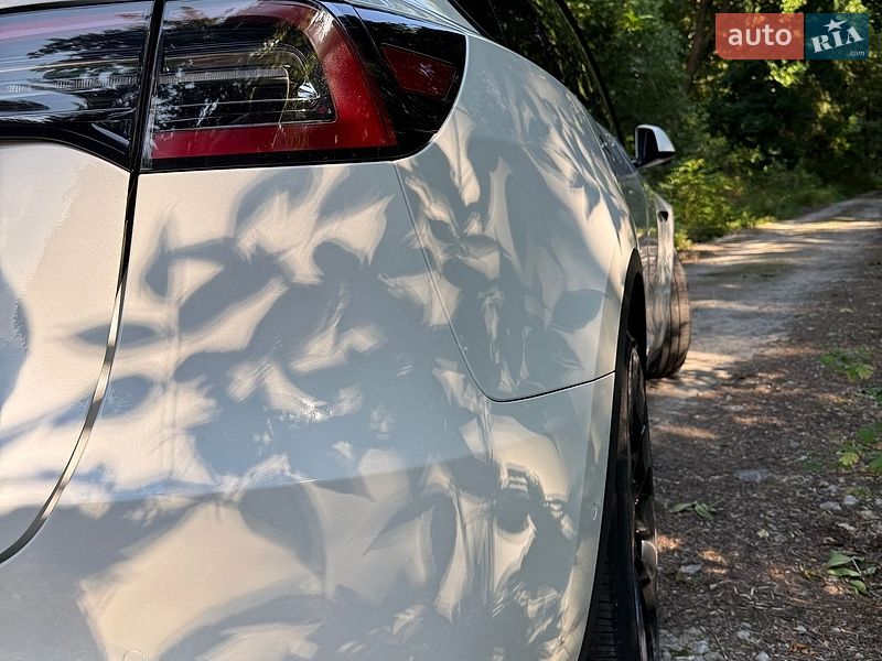Позашляховик / Кросовер Tesla Model Y 2021 в Дніпрі