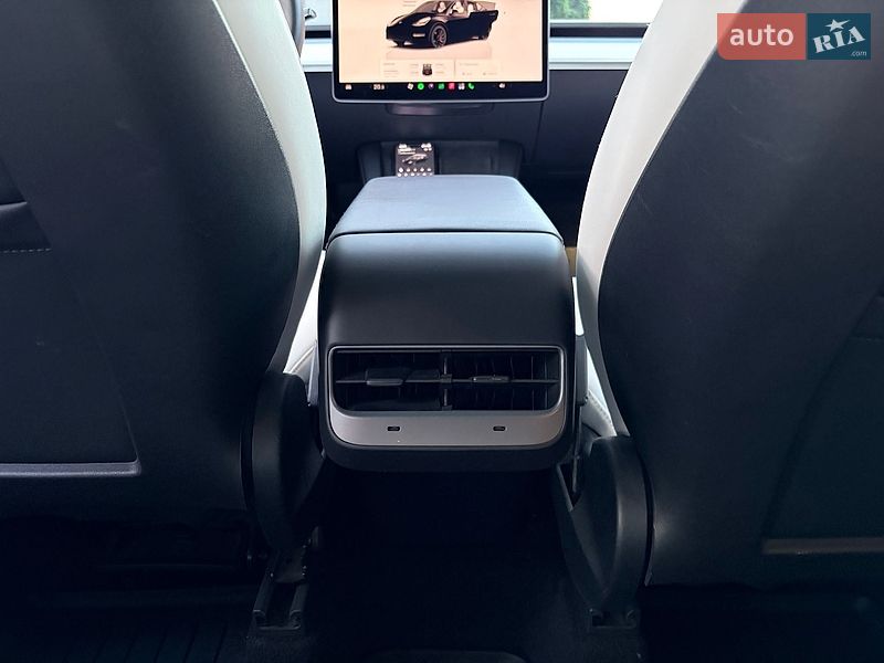 Позашляховик / Кросовер Tesla Model Y 2022 в Кам'янському