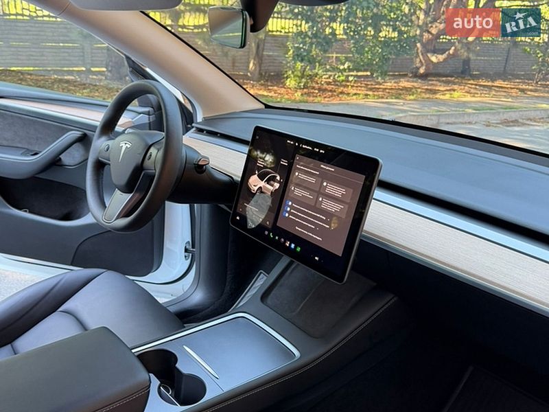 Позашляховик / Кросовер Tesla Model Y 2023 в Дніпрі