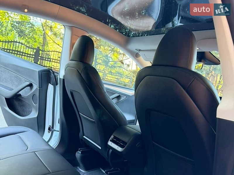 Позашляховик / Кросовер Tesla Model Y 2023 в Дніпрі