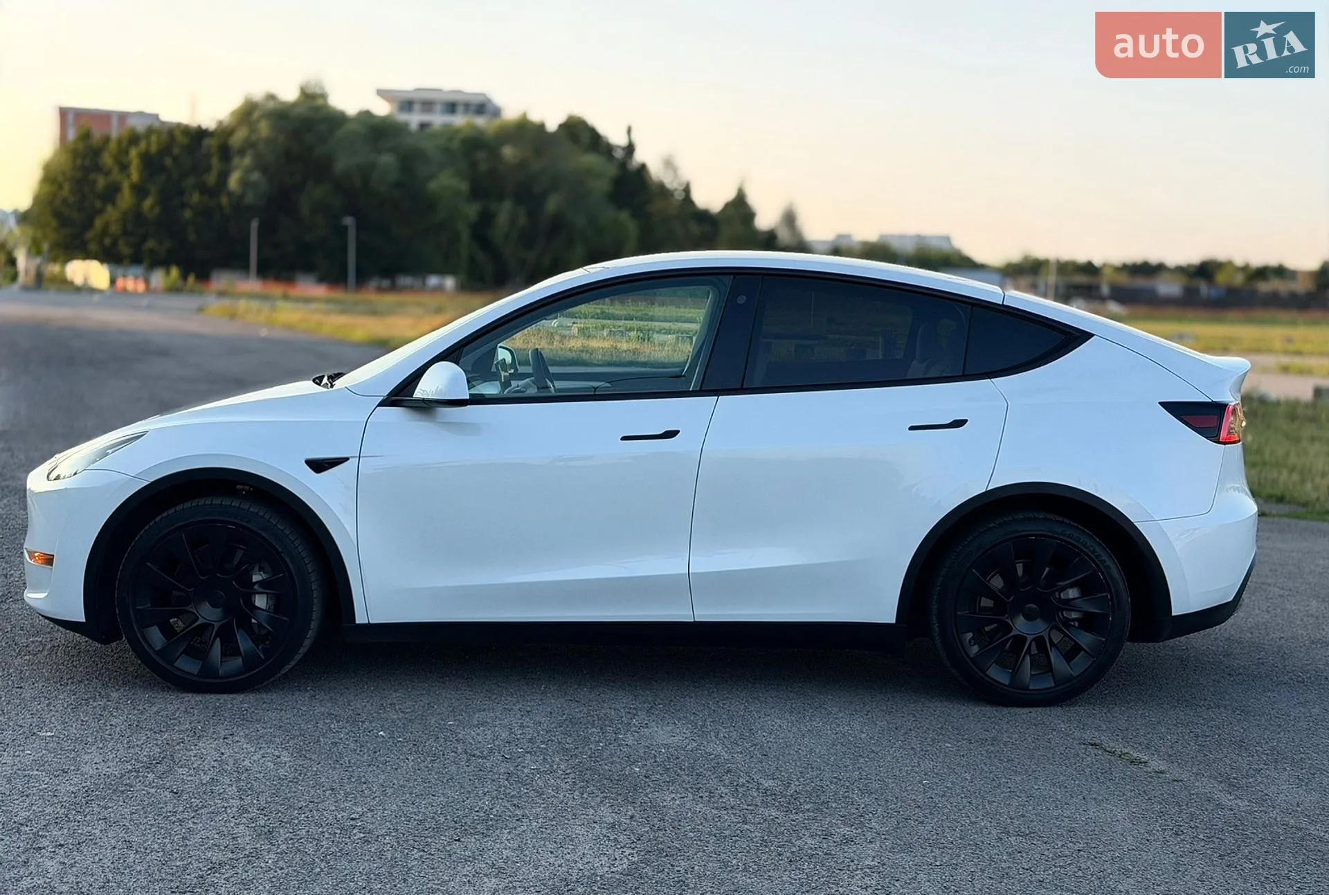 2023 Tesla Model Y - мініатюра 3