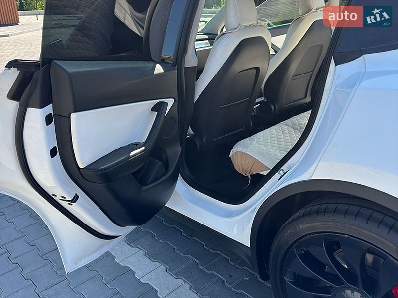 Позашляховик / Кросовер Tesla Model Y 2021 в Кривому Розі