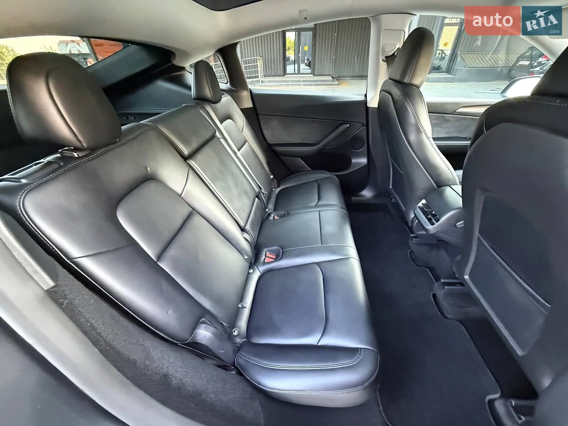 2025 Tesla Model Y - мініатюра 46