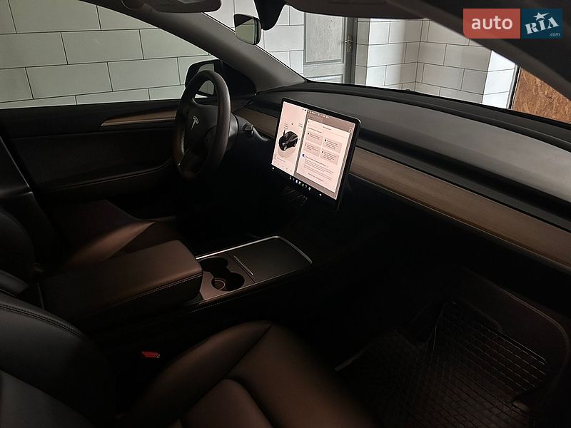 Позашляховик / Кросовер Tesla Model Y 2023 в Одесі фото 36 Позашляховик / Кросовер Tesla Model Y 2023 в Одесі