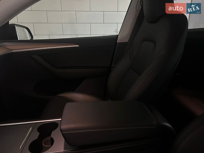 Позашляховик / Кросовер Tesla Model Y 2023 в Одесі фото 45 Позашляховик / Кросовер Tesla Model Y 2023 в Одесі