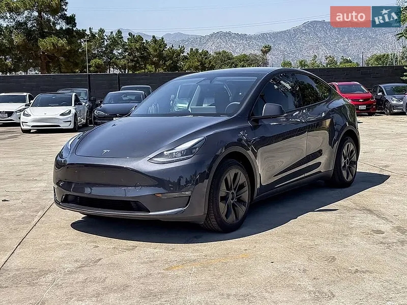 Tesla Model Y 2024
