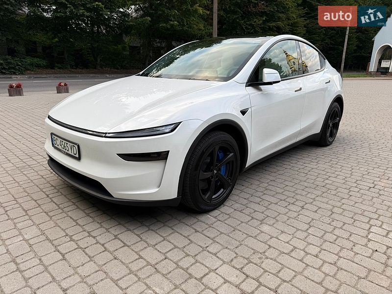 Tesla Model Y 2025