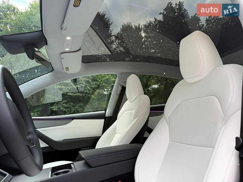 Позашляховик / Кросовер Tesla Model Y 2025 в Львові