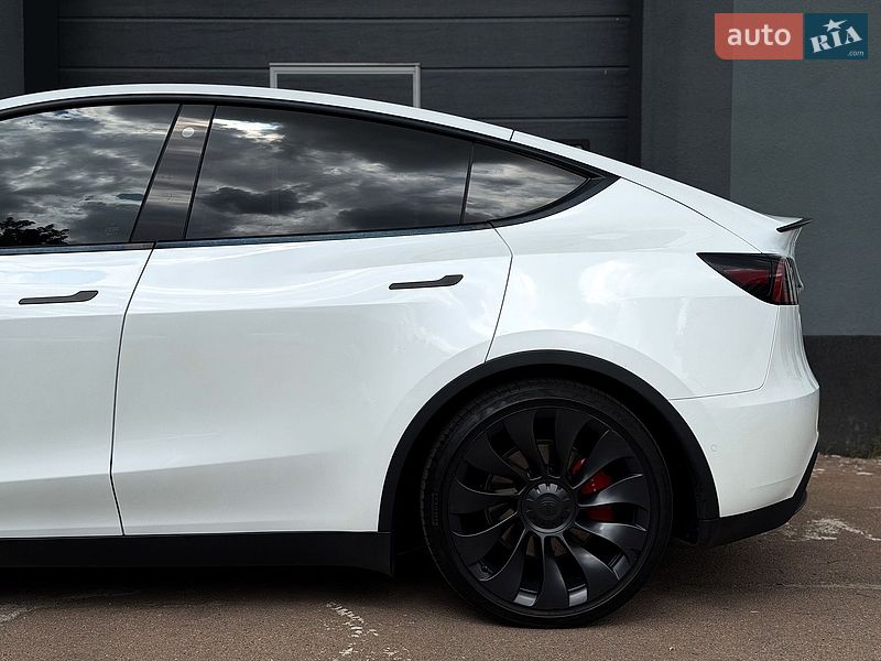 Внедорожник / Кроссовер Tesla Model Y 2022 в Киеве