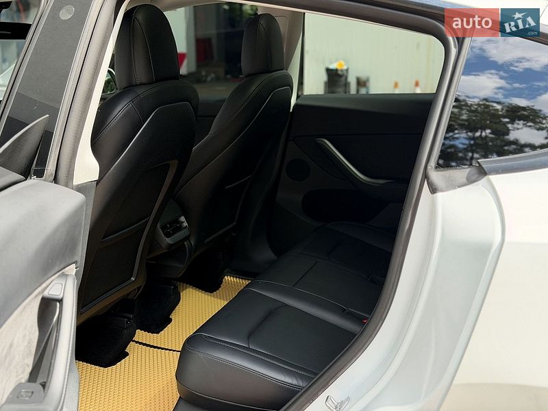 Внедорожник / Кроссовер Tesla Model Y 2022 в Киеве