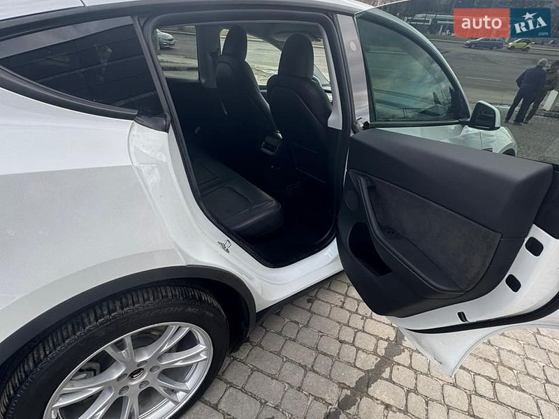 Позашляховик / Кросовер Tesla Model Y 2024 в Львові