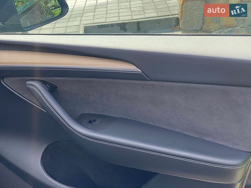 Внедорожник / Кроссовер Tesla Model Y 2023 в Трускавце