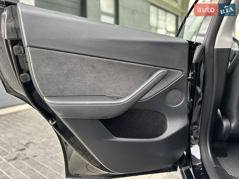 Внедорожник / Кроссовер Tesla Model Y 2023 в Львове