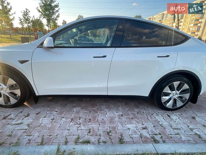 Позашляховик / Кросовер Tesla Model Y 2024 в Бучі