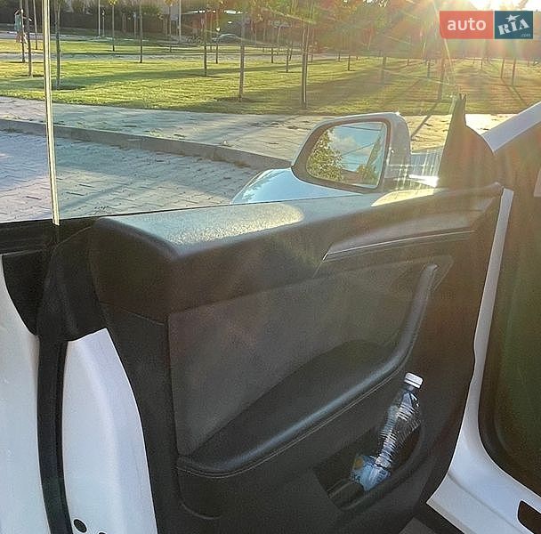 Позашляховик / Кросовер Tesla Model Y 2024 в Бучі