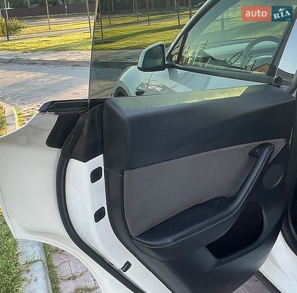 Позашляховик / Кросовер Tesla Model Y 2024 в Бучі