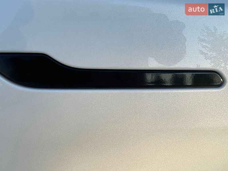Позашляховик / Кросовер Tesla Model Y 2024 в Бучі