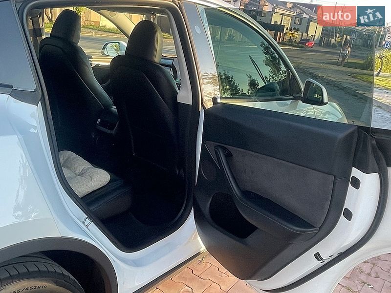 Позашляховик / Кросовер Tesla Model Y 2024 в Бучі
