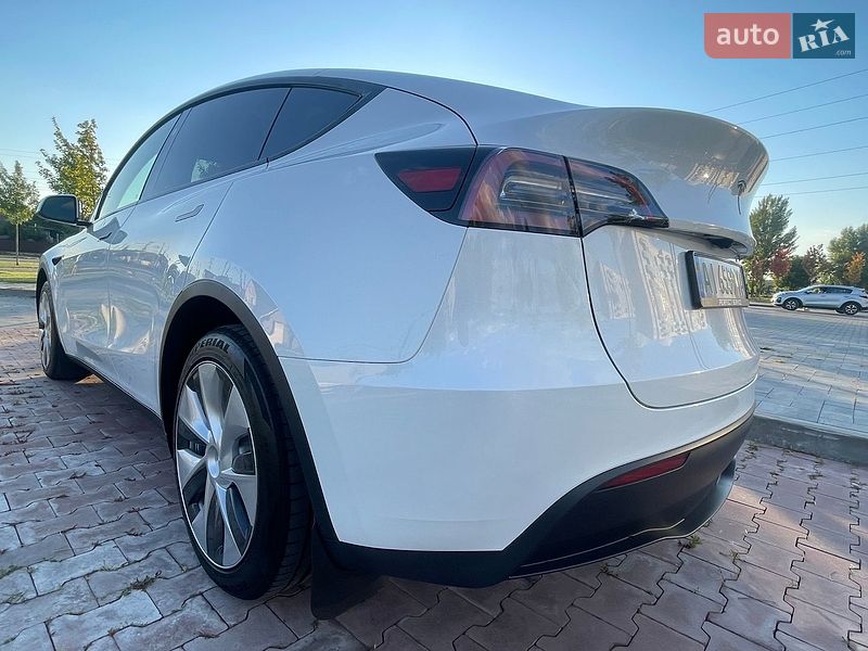 Позашляховик / Кросовер Tesla Model Y 2024 в Бучі