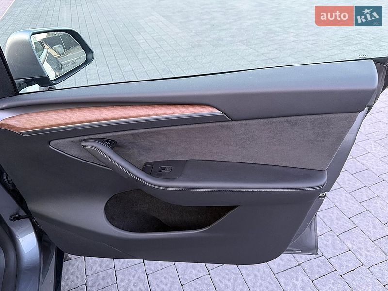 Внедорожник / Кроссовер Tesla Model Y 2024 в Львове