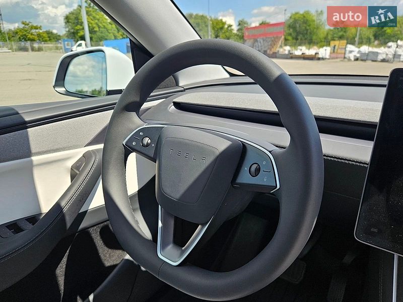 Позашляховик / Кросовер Tesla Model Y 2025 в Дніпрі