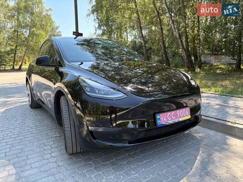 Tesla Model Y, фото з оголошення