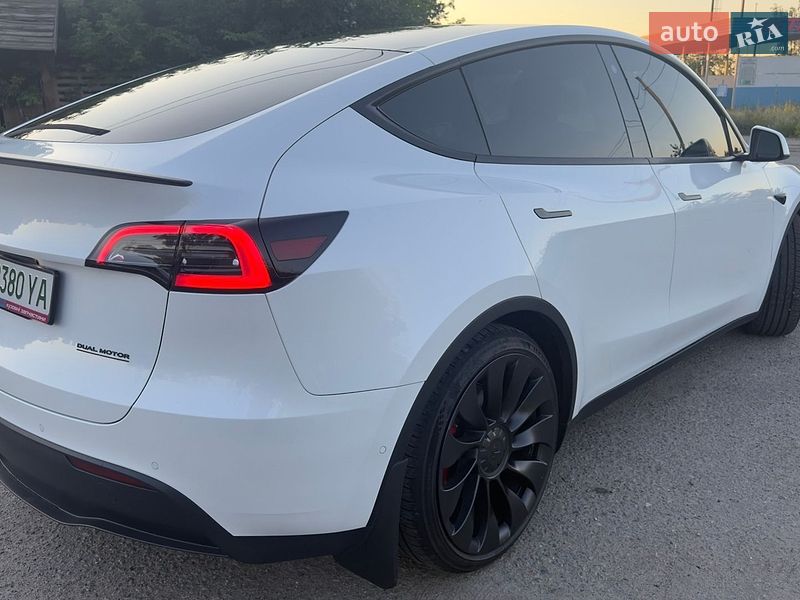 Позашляховик / Кросовер Tesla Model Y 2021 в Харкові
