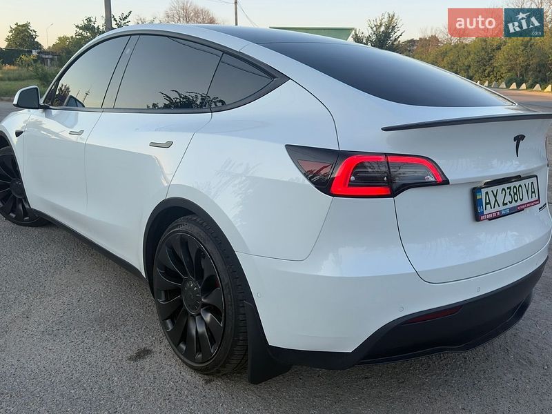 Позашляховик / Кросовер Tesla Model Y 2021 в Харкові