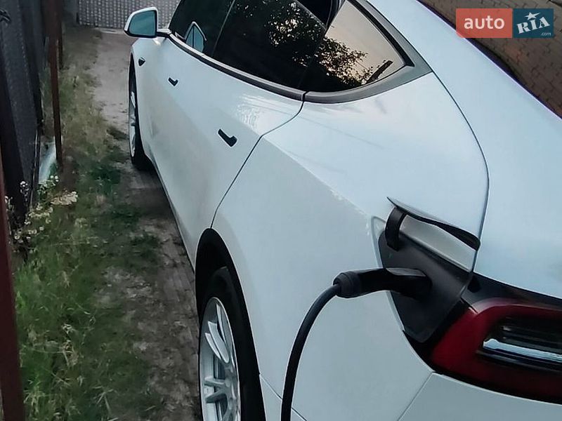 Позашляховик / Кросовер Tesla Model Y 2021 в Києві