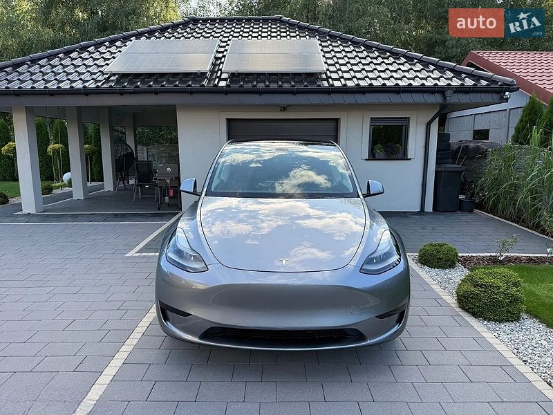 Tesla Model Y, фото з оголошення